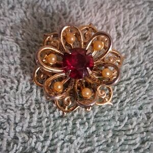 Vintage Gold and Red Gem Brooch